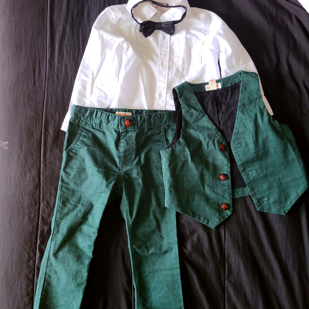 2T Kat&Jack Hunter Green.          2T Old Navy White.